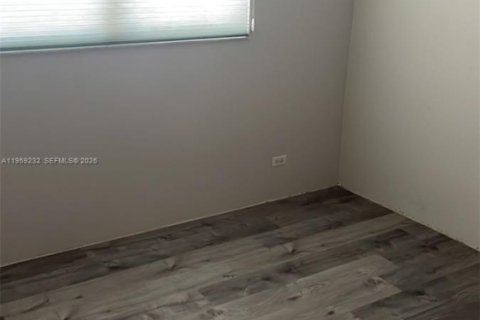 Condo in North Miami Beach, Florida, 2 bedrooms  № 2018090 - photo 11