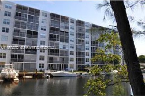 Condo in North Miami Beach, Florida, 2 bedrooms  № 2018090