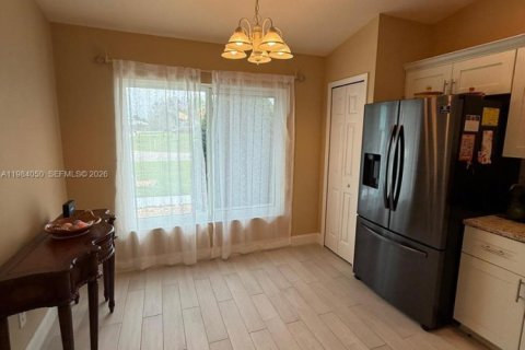 House in Port St. Lucie, Florida 3 bedrooms, 145.11 sq.m. № 2047330 - photo 12