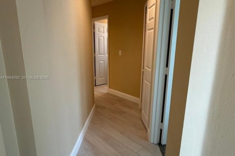 House in Port St. Lucie, Florida 3 bedrooms, 145.11 sq.m. № 2047330 - photo 17