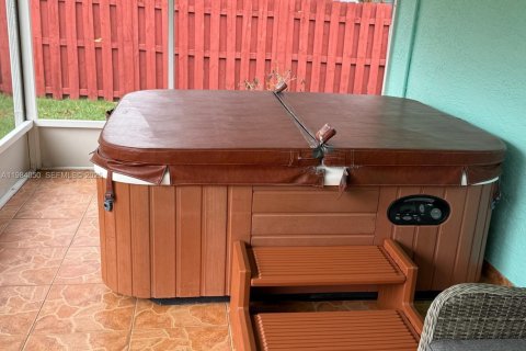 House in Port St. Lucie, Florida 3 bedrooms, 145.11 sq.m. № 2047330 - photo 13