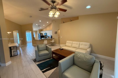 House in Port St. Lucie, Florida 3 bedrooms, 145.11 sq.m. № 2047330 - photo 10