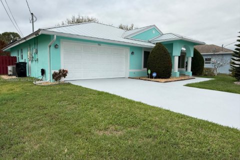 House in Port St. Lucie, Florida 3 bedrooms, 145.11 sq.m. № 2047330 - photo 18