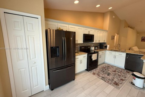 House in Port St. Lucie, Florida 3 bedrooms, 145.11 sq.m. № 2047330 - photo 3