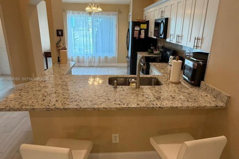 House in Port St. Lucie, Florida 3 bedrooms, 145.11 sq.m. № 2047330 - photo 7