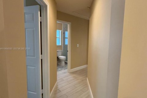 House in Port St. Lucie, Florida 3 bedrooms, 145.11 sq.m. № 2047330 - photo 20