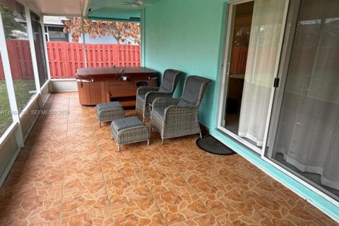 House in Port St. Lucie, Florida 3 bedrooms, 145.11 sq.m. № 2047330 - photo 14