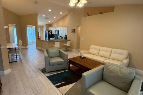 House in Port St. Lucie, Florida 3 bedrooms, 145.11 sq.m. № 2047330 - photo 8