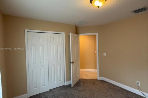 House in Port St. Lucie, Florida 3 bedrooms, 145.11 sq.m. № 2047330 - photo 21