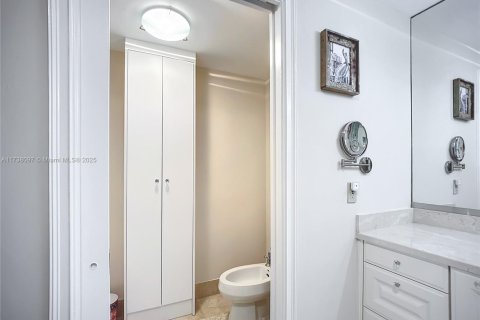 Condominio en venta en Miami, Florida, 1 dormitorio, 98.48 m2 № 1796452 - foto 19