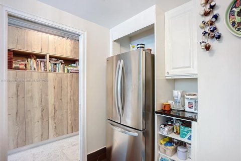 Condominio en venta en Miami, Florida, 1 dormitorio, 98.48 m2 № 1796452 - foto 12