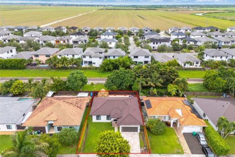 House in Miami, Florida 3 bedrooms, 141.58 sq.m. № 1941293 - photo 28