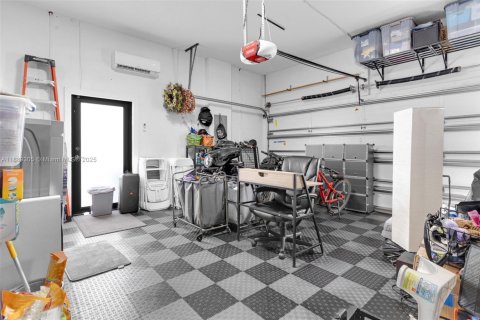 Casa en venta en Miami, Florida, 3 dormitorios, 141.58 m2 № 1941293 - foto 24