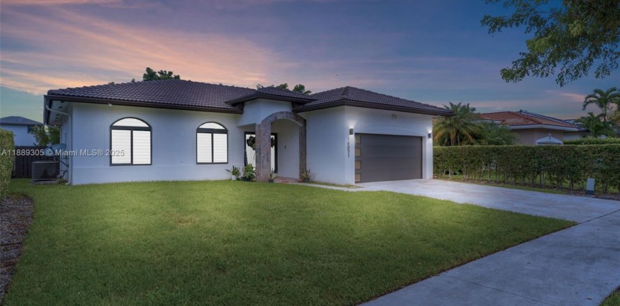 Villa ou maison à Miami, Floride 3 chambres, 141.58 m2 № 1941293