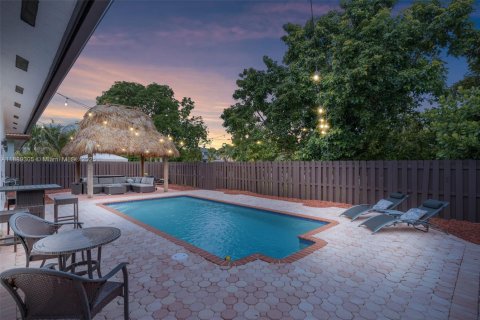 Villa ou maison à vendre à Miami, Floride: 3 chambres, 141.58 m2 № 1941293 - photo 2