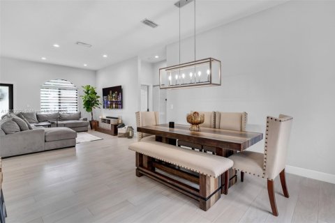 Casa en venta en Miami, Florida, 3 dormitorios, 141.58 m2 № 1941293 - foto 15