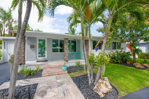 House in Wilton Manors, Florida 3 bedrooms, 133.78 sq.m. № 2352119 - photo 2