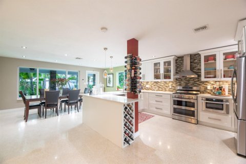 House in Wilton Manors, Florida 3 bedrooms, 133.78 sq.m. № 2352119 - photo 7