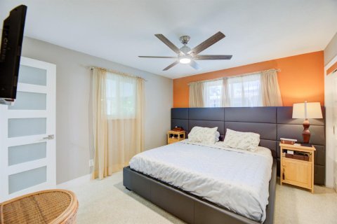 House in Wilton Manors, Florida 3 bedrooms, 133.78 sq.m. № 2352119 - photo 11