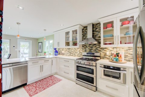 House in Wilton Manors, Florida 3 bedrooms, 133.78 sq.m. № 2352119 - photo 4