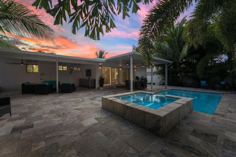House in Wilton Manors, Florida 3 bedrooms, 133.78 sq.m. № 2352119 - photo 15