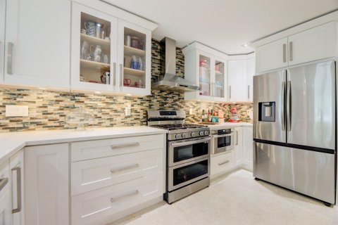 House in Wilton Manors, Florida 3 bedrooms, 133.78 sq.m. № 2352119 - photo 6
