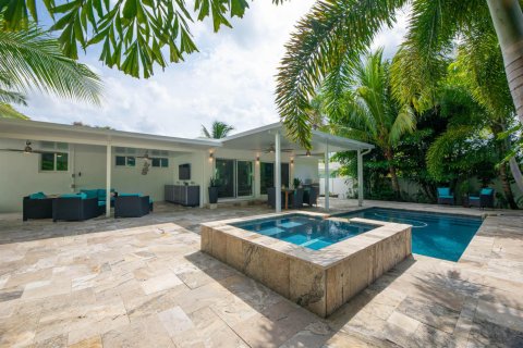 House in Wilton Manors, Florida 3 bedrooms, 133.78 sq.m. № 2352119 - photo 19