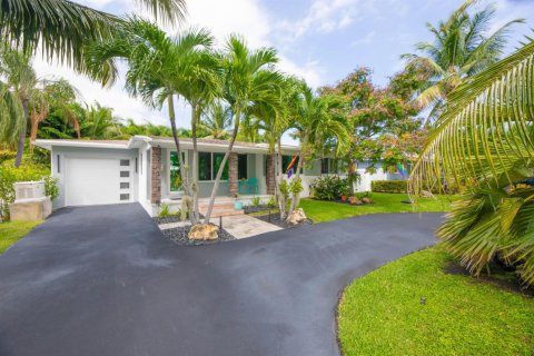 House in Wilton Manors, Florida 3 bedrooms, 133.78 sq.m. № 2352119 - photo 16