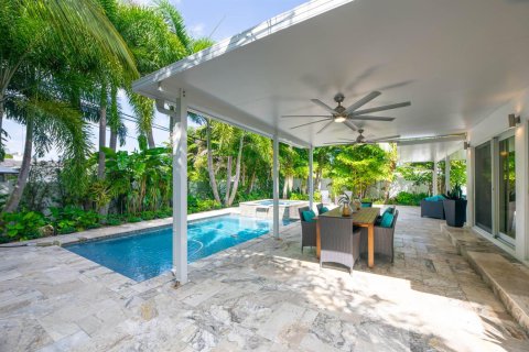 House in Wilton Manors, Florida 3 bedrooms, 133.78 sq.m. № 2352119 - photo 23