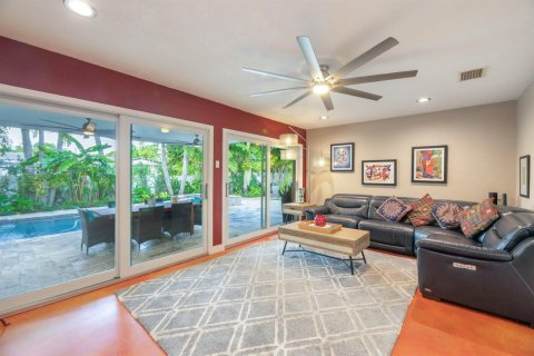 House in Wilton Manors, Florida 3 bedrooms, 133.78 sq.m. № 2352119 - photo 9