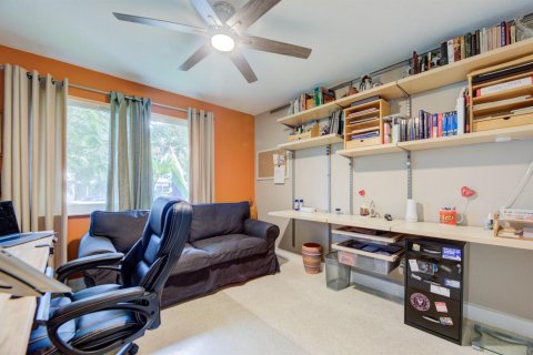 House in Wilton Manors, Florida 3 bedrooms, 133.78 sq.m. № 2352119 - photo 13