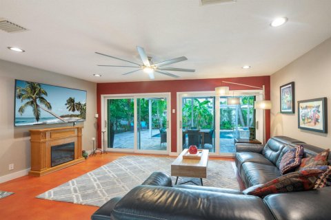 House in Wilton Manors, Florida 3 bedrooms, 133.78 sq.m. № 2352119 - photo 8