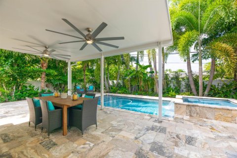 House in Wilton Manors, Florida 3 bedrooms, 133.78 sq.m. № 2352119 - photo 24
