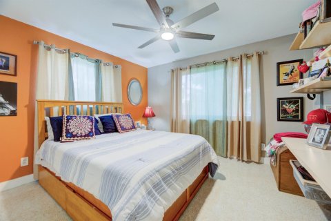 House in Wilton Manors, Florida 3 bedrooms, 133.78 sq.m. № 2352119 - photo 12