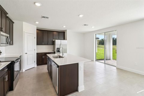 Casa en venta en Lady Lake, Florida, 4 dormitorios, 221.76 m2 № 2120032 - foto 13