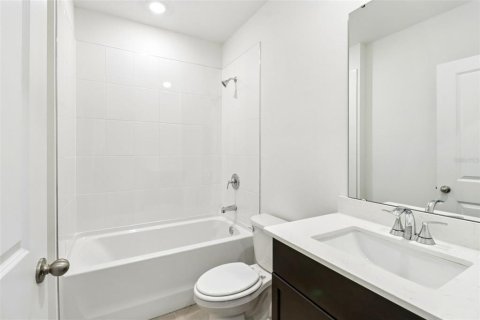 Casa en venta en Lady Lake, Florida, 4 dormitorios, 221.76 m2 № 2120032 - foto 18