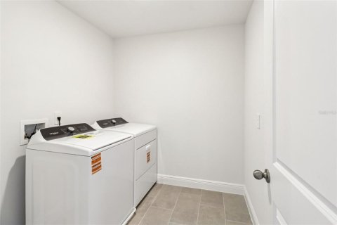 Casa en venta en Lady Lake, Florida, 4 dormitorios, 221.76 m2 № 2120032 - foto 25