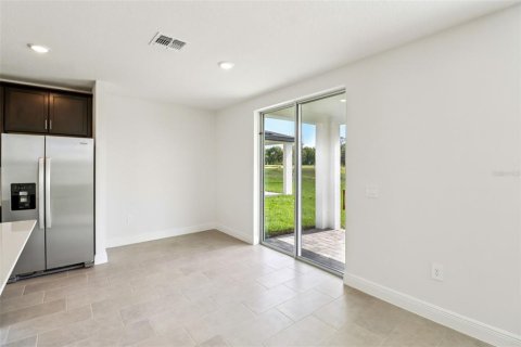 Casa en venta en Lady Lake, Florida, 4 dormitorios, 221.76 m2 № 2120032 - foto 9