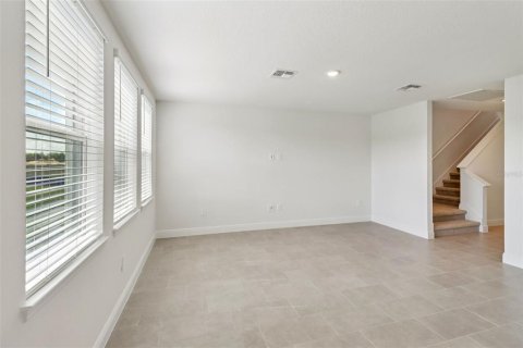 Casa en venta en Lady Lake, Florida, 4 dormitorios, 221.76 m2 № 2120032 - foto 5