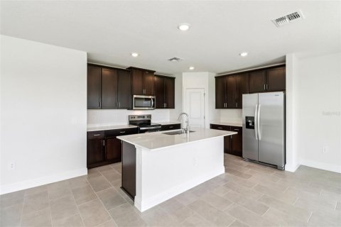Casa en venta en Lady Lake, Florida, 4 dormitorios, 221.76 m2 № 2120032 - foto 10