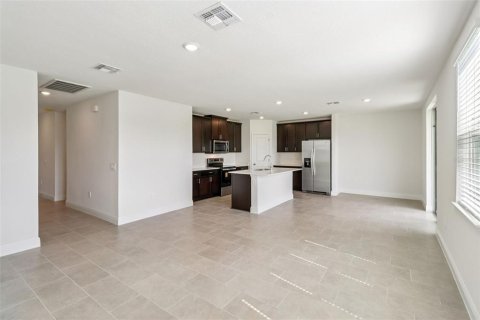 Casa en venta en Lady Lake, Florida, 4 dormitorios, 221.76 m2 № 2120032 - foto 8
