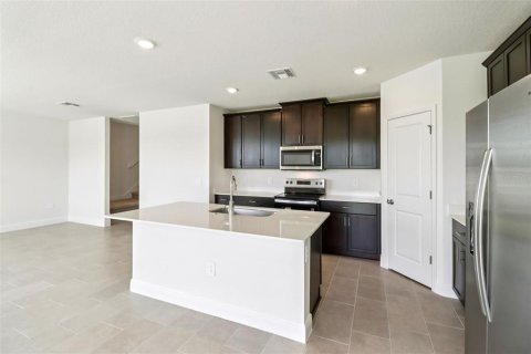 Casa en venta en Lady Lake, Florida, 4 dormitorios, 221.76 m2 № 2120032 - foto 12