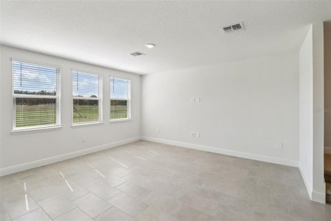 Casa en venta en Lady Lake, Florida, 4 dormitorios, 221.76 m2 № 2120032 - foto 6
