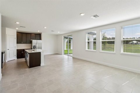 Casa en venta en Lady Lake, Florida, 4 dormitorios, 221.76 m2 № 2120032 - foto 7