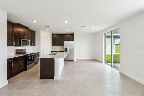 Casa en venta en Lady Lake, Florida, 4 dormitorios, 221.76 m2 № 2120032 - foto 15