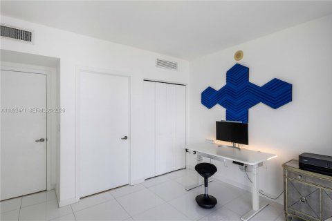 Condo in Miami, Florida, 2 bedrooms  № 2169805 - photo 19