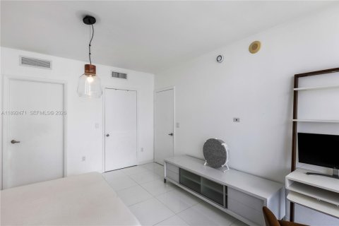 Condo in Miami, Florida, 2 bedrooms  № 2169805 - photo 13