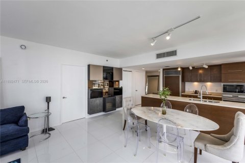 Condo in Miami, Florida, 2 bedrooms  № 2169805 - photo 5