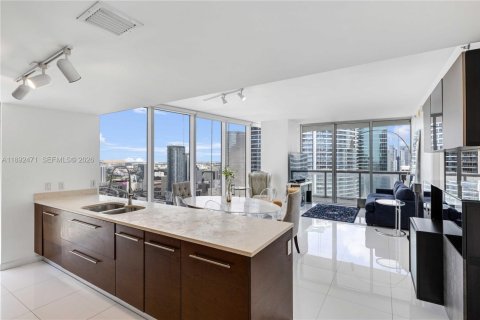 Condo in Miami, Florida, 2 bedrooms  № 2169805 - photo 3