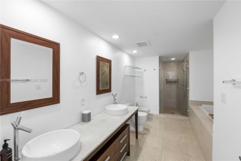 Condo in Miami, Florida, 2 bedrooms  № 2169805 - photo 15